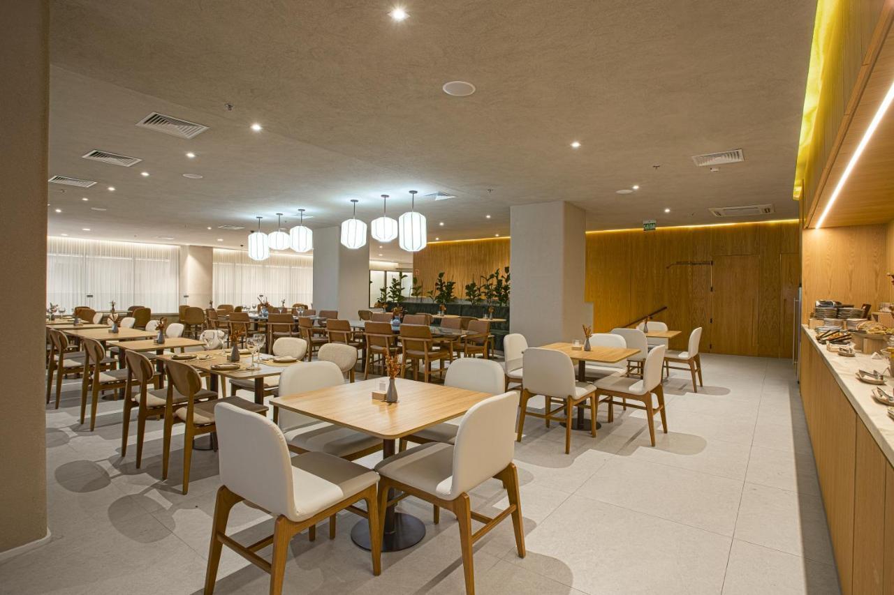 Qoya Hotel Curitiba, Curio Collection By Hilton 外观 照片 The lounge at the airport.