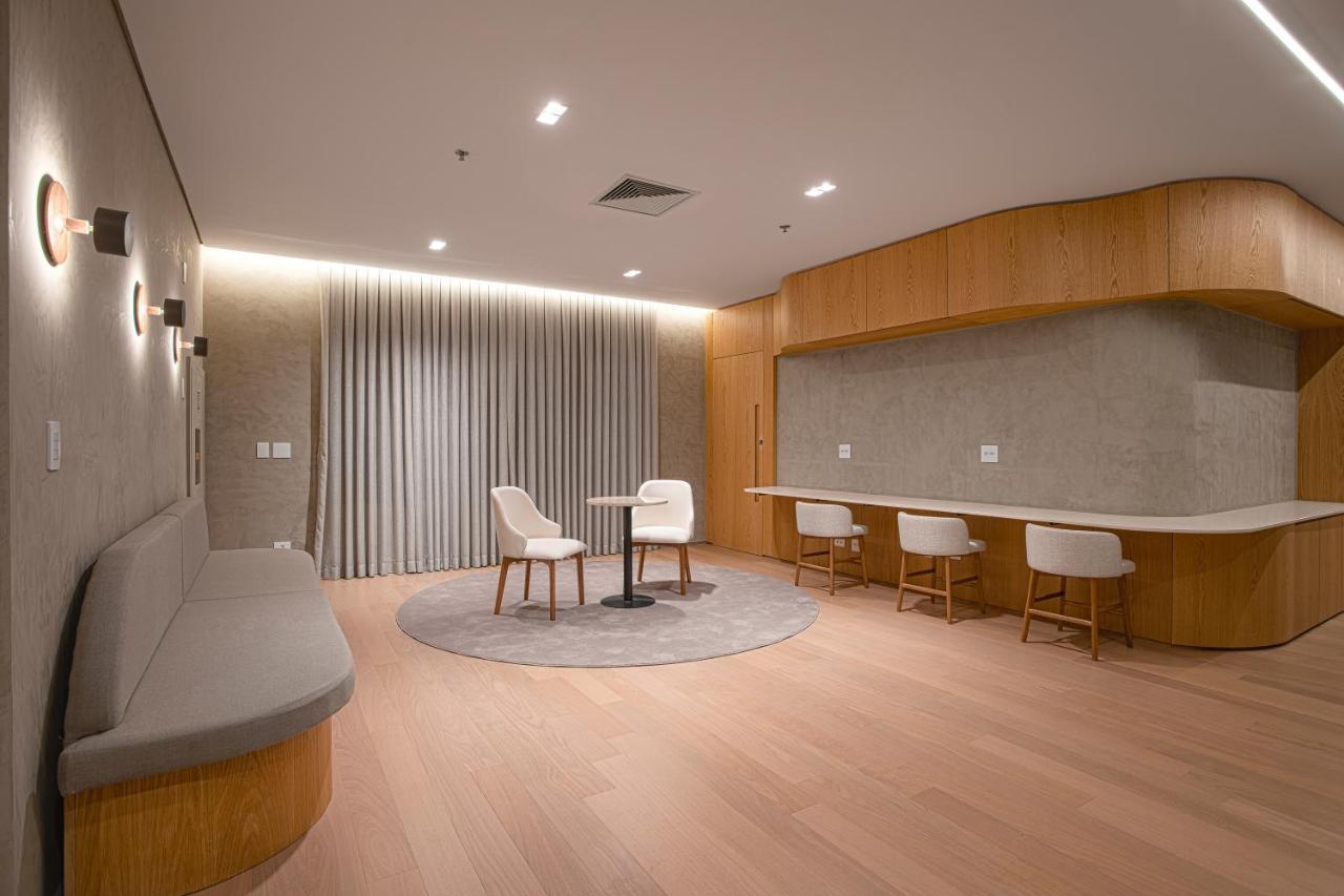 Qoya Hotel Curitiba, Curio Collection By Hilton 外观 照片 The lounge at the airport