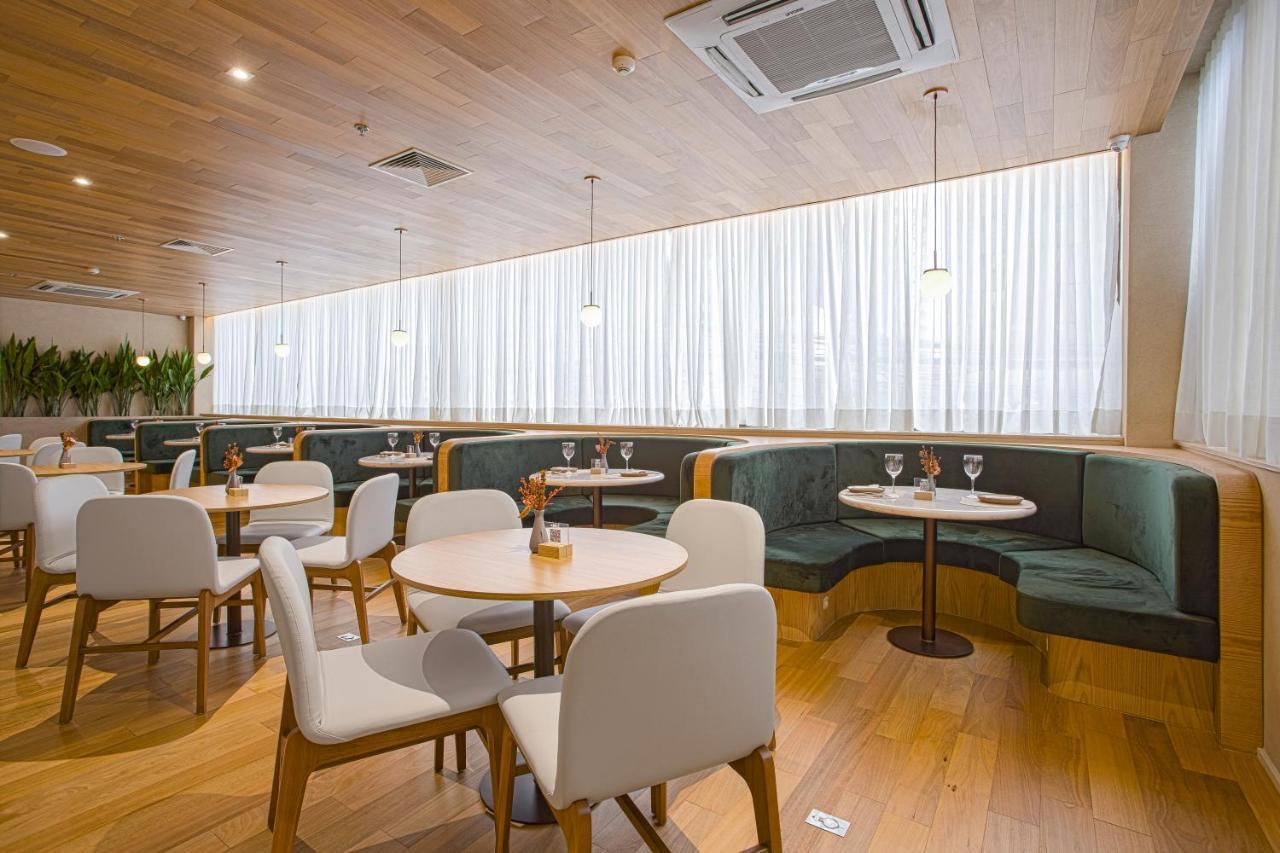 Qoya Hotel Curitiba, Curio Collection By Hilton 外观 照片 The interior of the restaurant