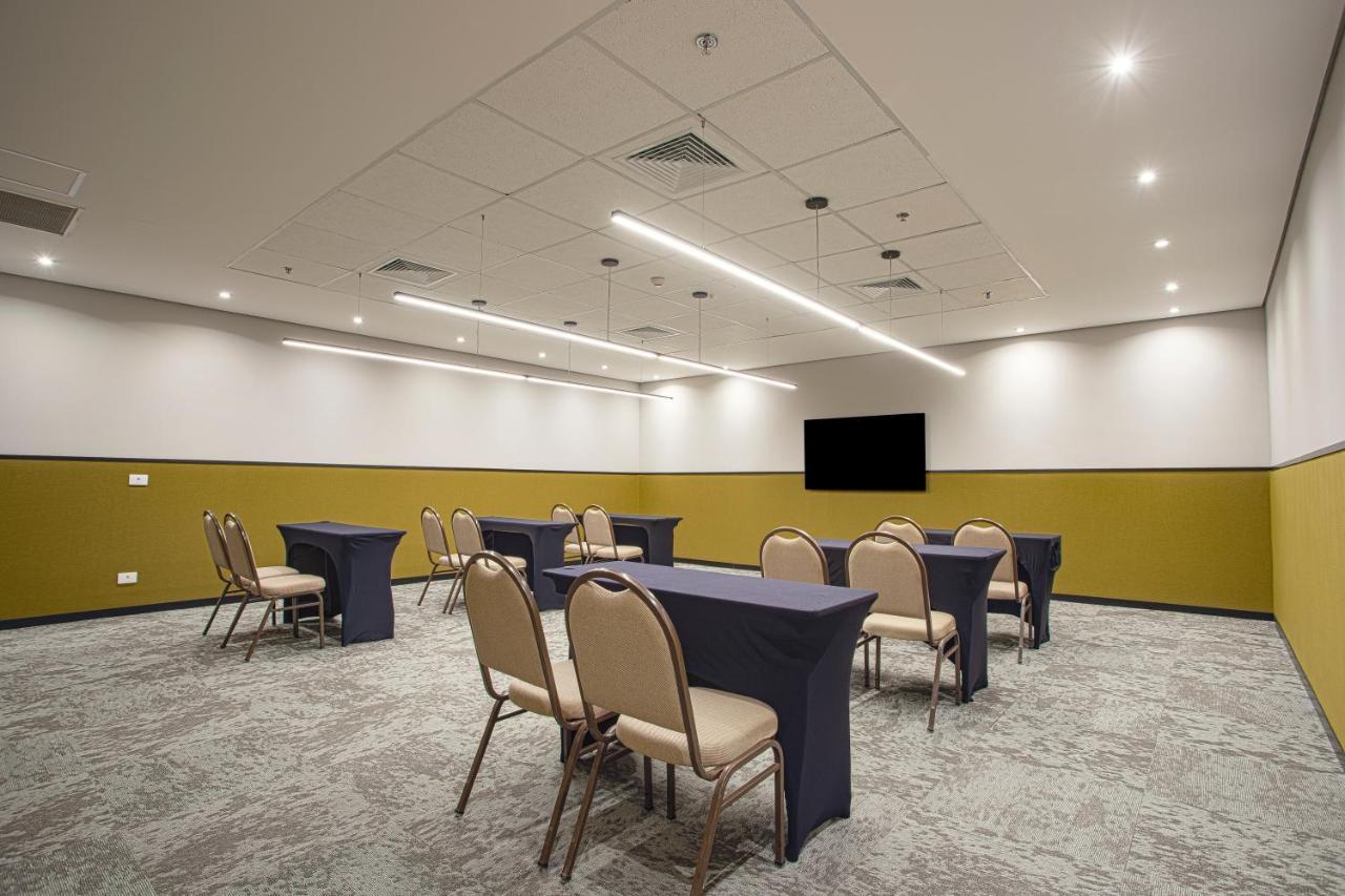 Qoya Hotel Curitiba, Curio Collection By Hilton 外观 照片 Meeting room