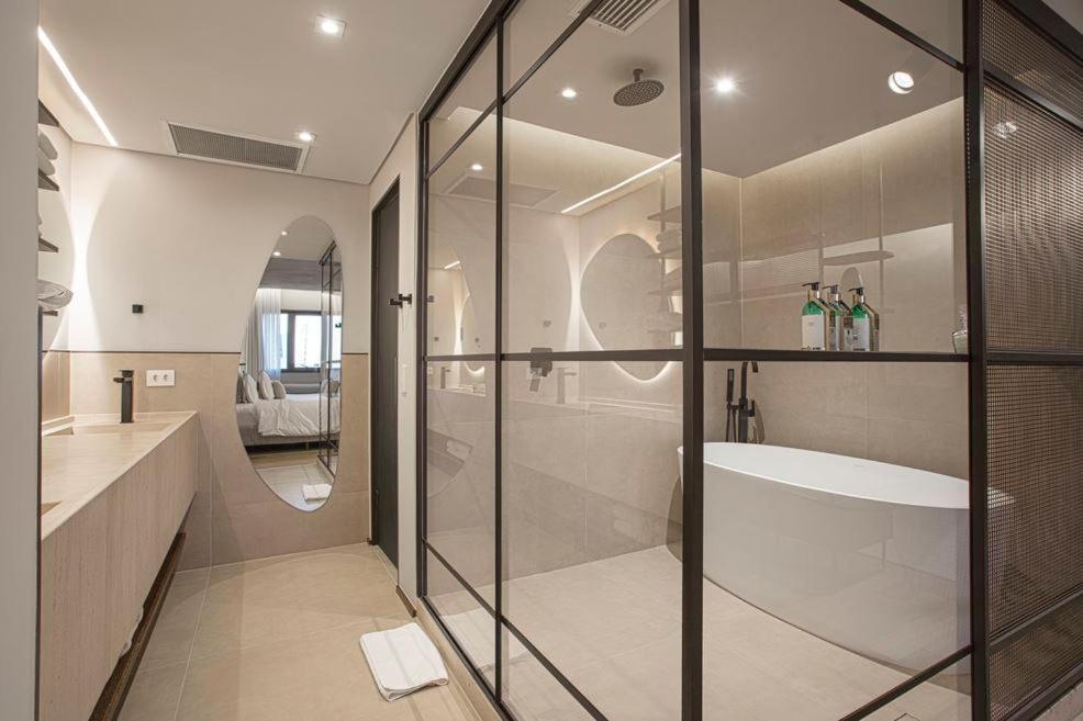 Qoya Hotel Curitiba, Curio Collection By Hilton 外观 照片 Bathroom